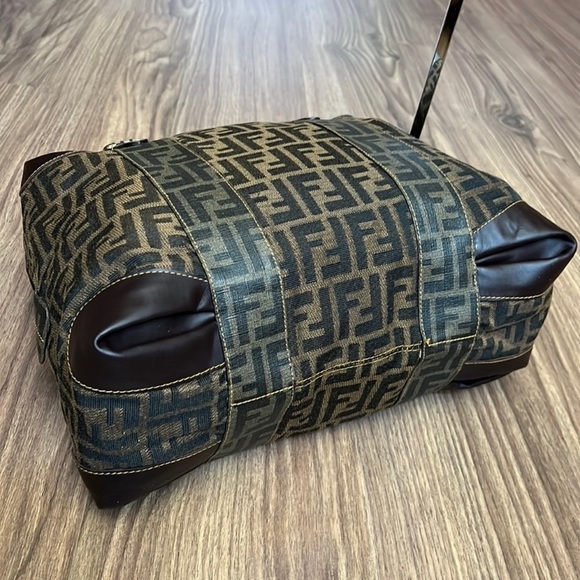 💯 % authentic Fendi shoulder/ totes bag - Picture 10 of 16